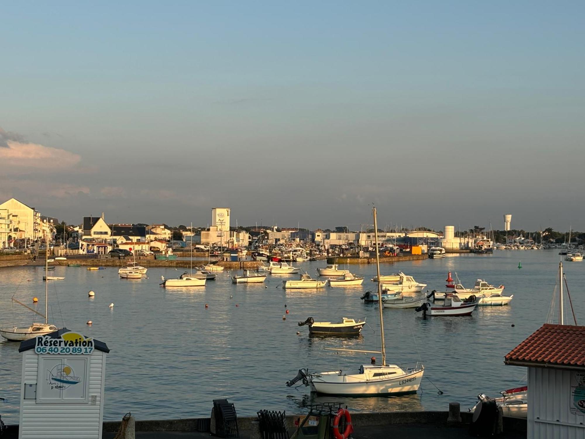 Vue Panoramique Port Et Ocean Apartment Сен-Жил-Кроа-дьо-Ви Екстериор снимка